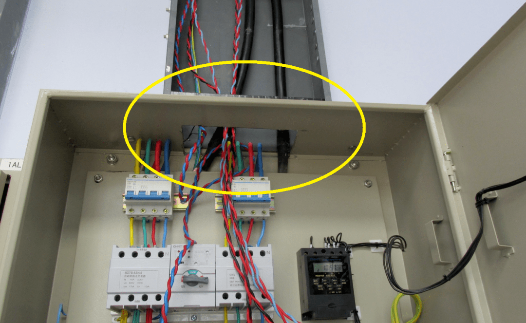 配電箱與橋架連接示例 確保電氣安全，實(shí)現(xiàn)嚴(yán)密牢靠的電氣聯(lián)接